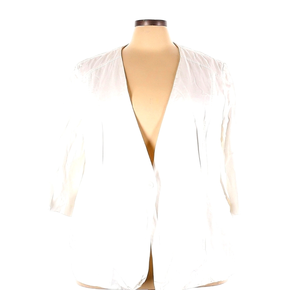 Catherine's 4x white blazer
